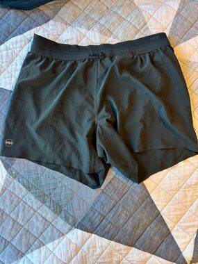 Janji Men's Athletic Shorts in Black